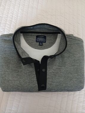 J. Crew Men’s Gray Pullover with 1/4 Black Snap Placket/ Size XL